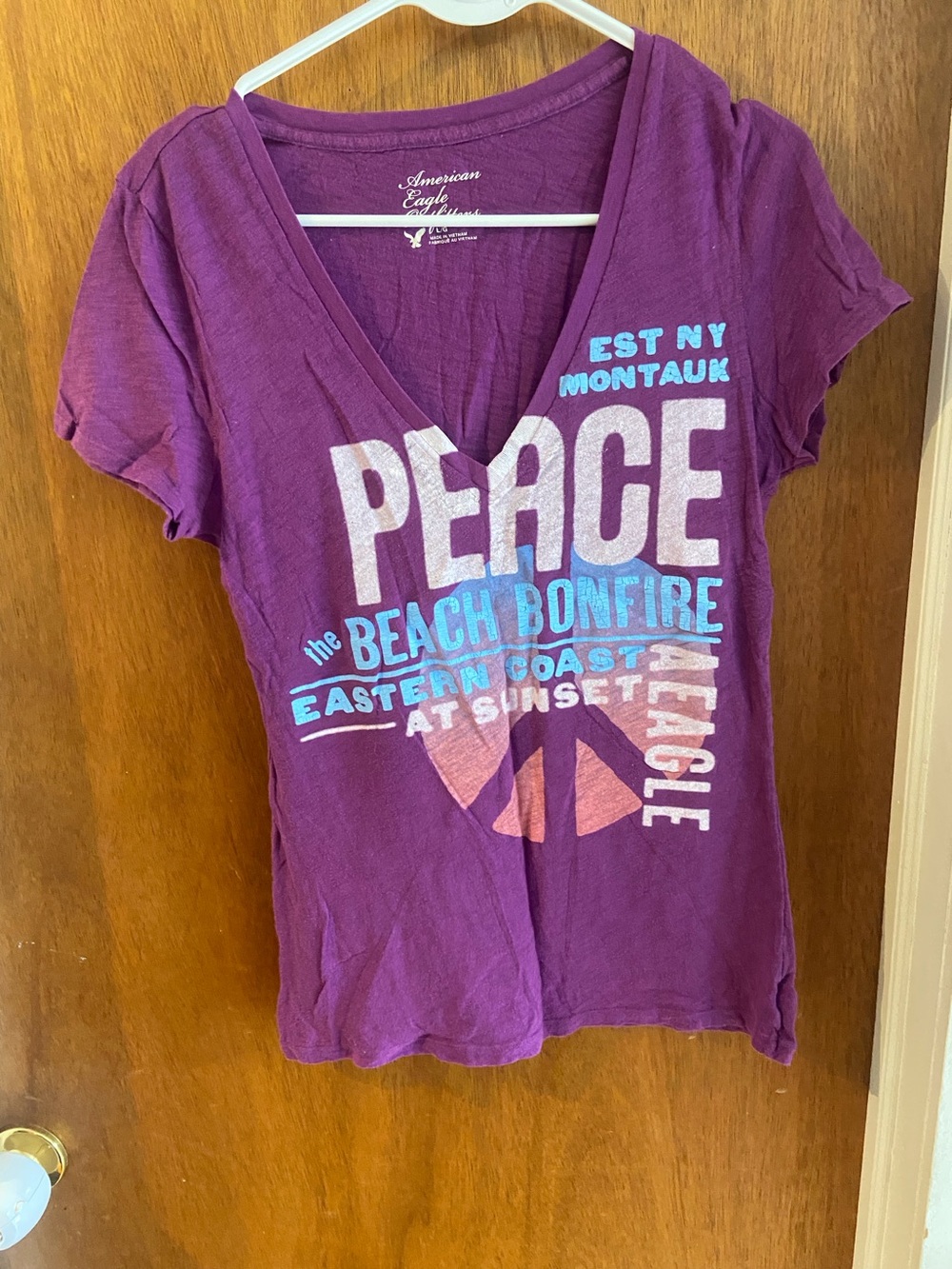 American Eagle Outfitters Purple Peace Graphic V-Neck Tee Size Large
